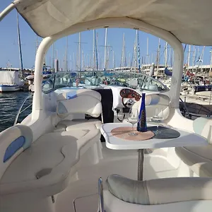 Ohana Hotel en barco